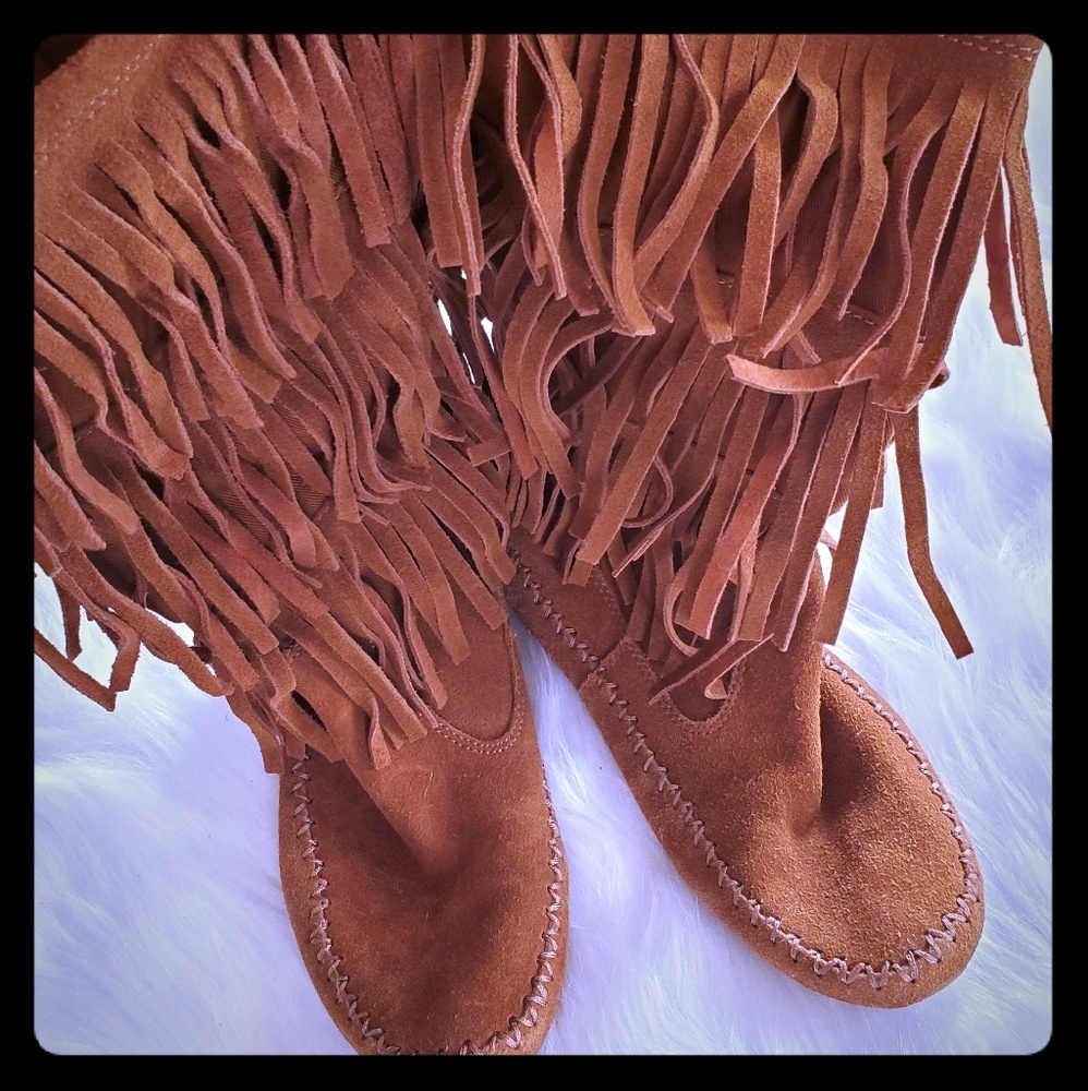 Lauren Conrad women's suede fringed boots